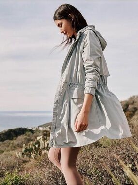 Lululemon Pack & Glyde Jacket In Silver Drop Size 2 Outdoor Sports Travel